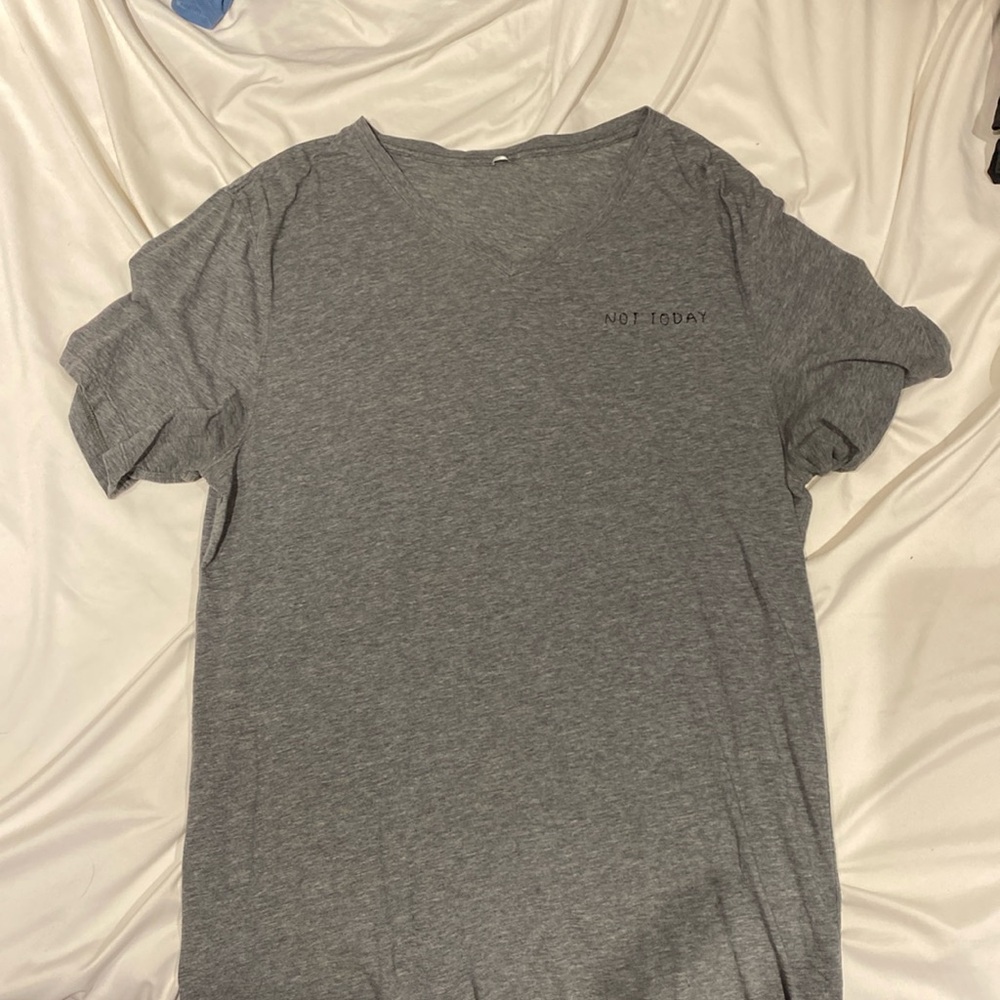 Kit and ace gray v neck. Large